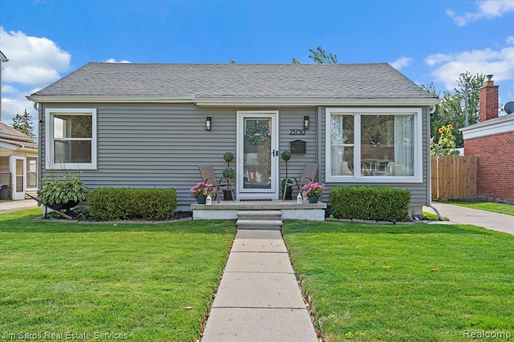 23730 Glenbrook Street, Saint Clair Shores, MI 48082