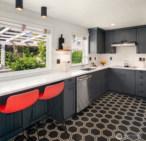 3124 W Raye Street, Seattle, WA 98199