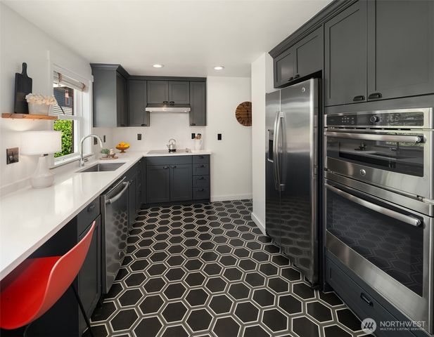 3124 W Raye Street, Seattle, WA 98199