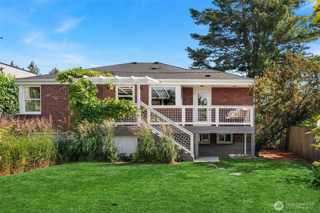 3124 W Raye Street, Seattle, WA 98199
