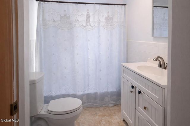 2427 3rd Avenue, Rotterdam, NY 12303