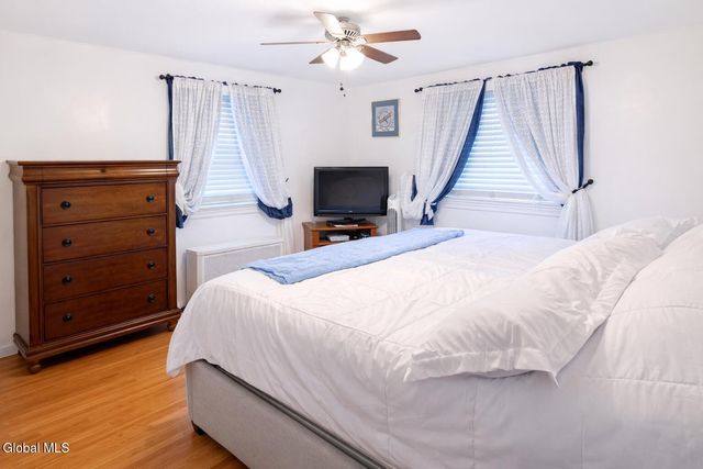 2427 3rd Avenue, Rotterdam, NY 12303