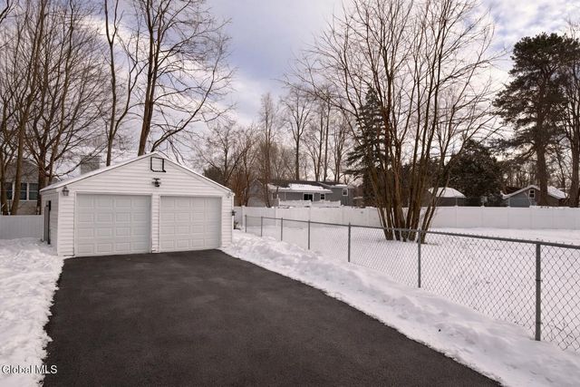 2427 3rd Avenue, Rotterdam, NY 12303