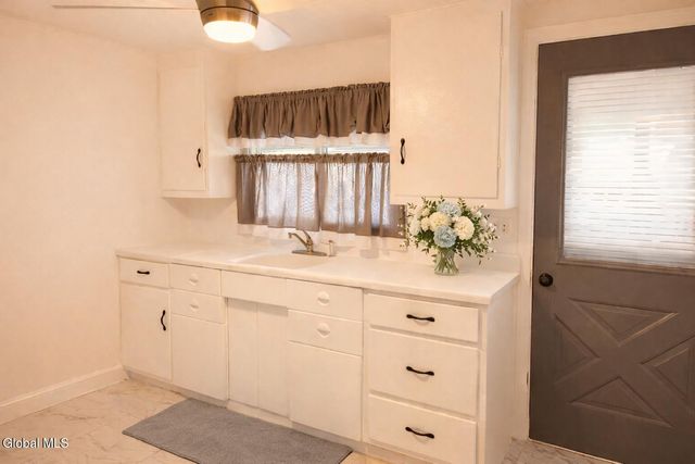 2427 3rd Avenue, Rotterdam, NY 12303