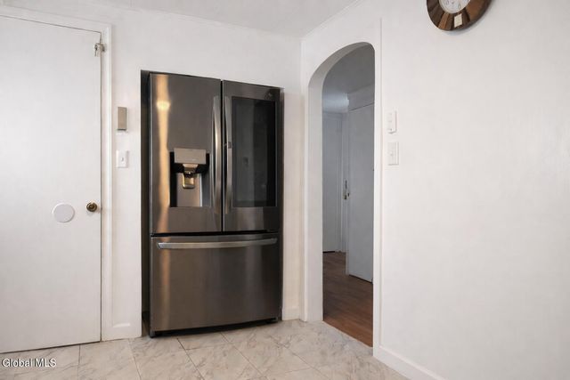 2427 3rd Avenue, Rotterdam, NY 12303