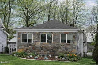 2427 3rd Avenue, Rotterdam, NY 12303