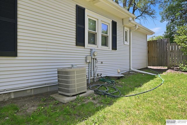 3015 S 12th Street, Lincoln, NE 68502