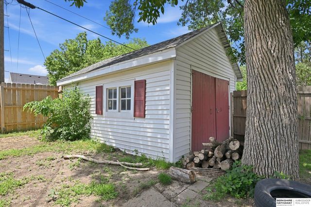 3015 S 12th Street, Lincoln, NE 68502
