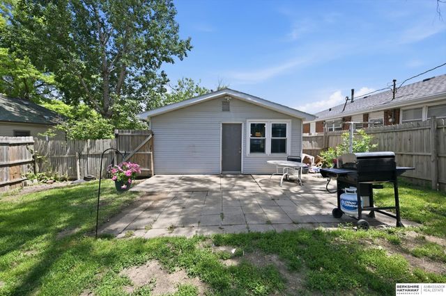 3015 S 12th Street, Lincoln, NE 68502