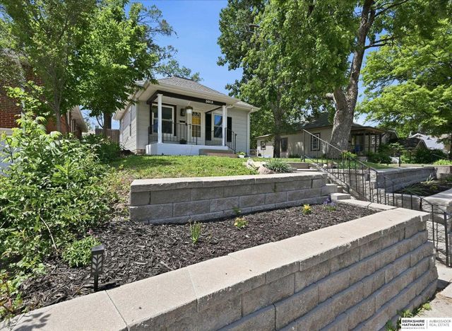 3015 S 12th Street, Lincoln, NE 68502