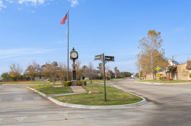 1121 Fenwick Place, Nichols Hills, OK 73116