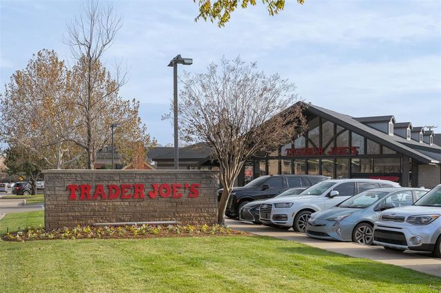 1121 Fenwick Place, Nichols Hills, OK 73116