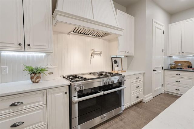 1121 Fenwick Place, Nichols Hills, OK 73116