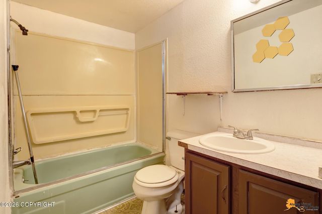 2607 W 31st Avenue, Anchorage, AK 99517