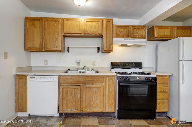 2607 W 31st Avenue, Anchorage, AK 99517