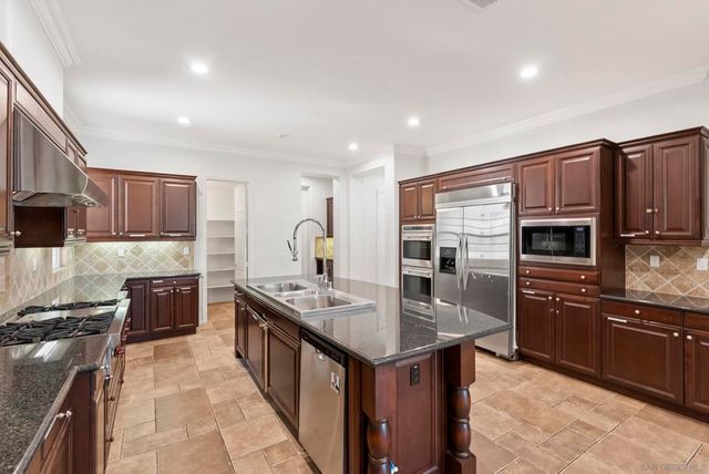 41455 Via Del Monte, Temecula, CA 92592