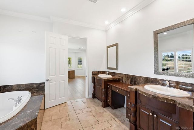 41455 Via Del Monte, Temecula, CA 92592