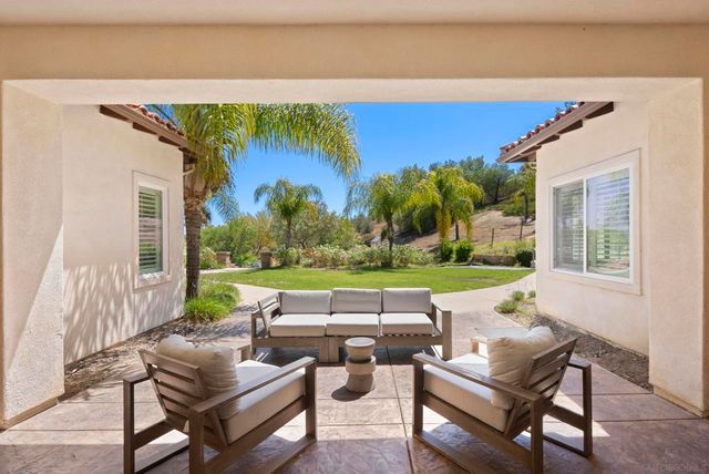 41455 Via Del Monte, Temecula, CA 92592