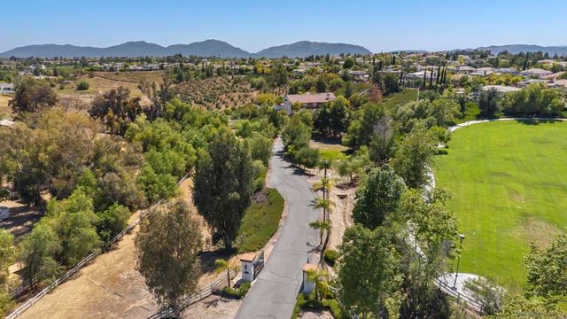 41455 Via Del Monte, Temecula, CA 92592