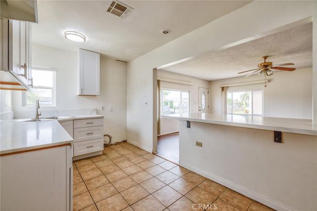 6057 Roosevelt, South Gate, CA 90280