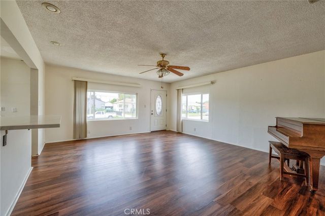 6057 Roosevelt, South Gate, CA 90280