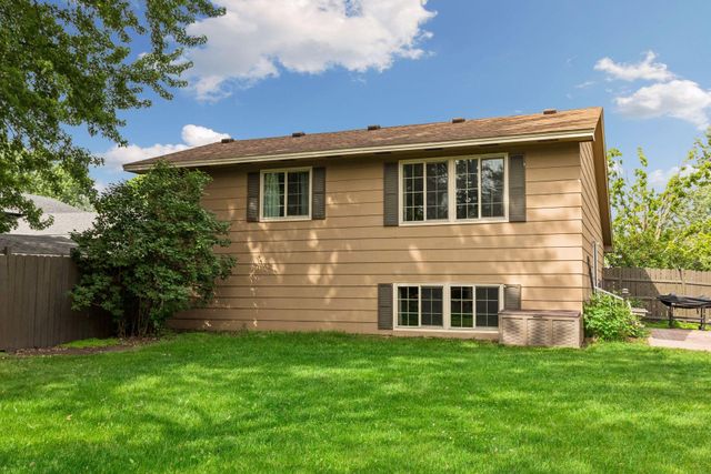 11701 Mirada Court, Burnsville, MN 55337