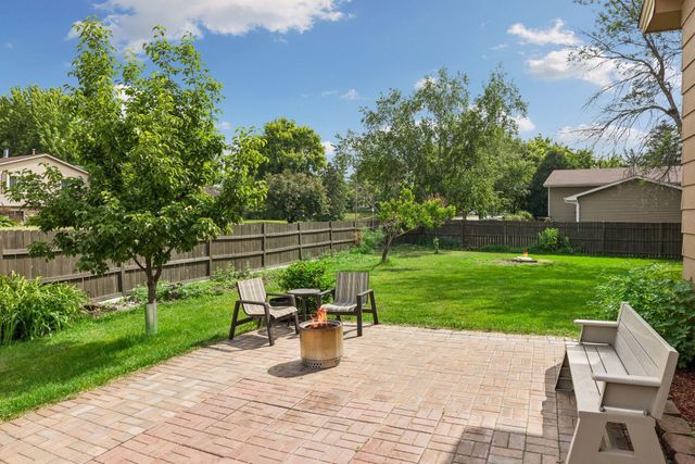 11701 Mirada Court, Burnsville, MN 55337