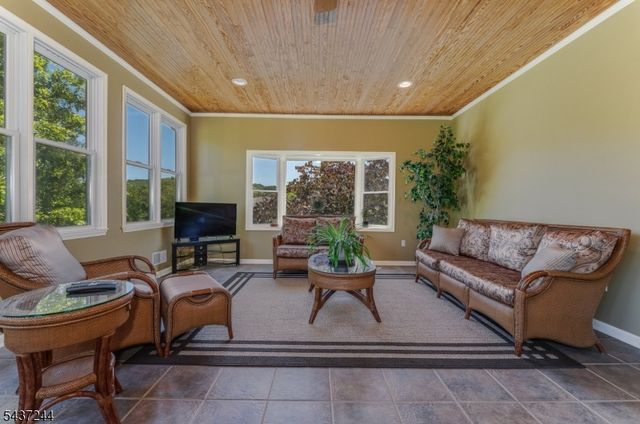 27 Kalan Farm Rd, Bethlehem Twp., NJ 08827