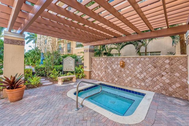 1801 N Flagler Drive 818, West Palm Beach, FL 33407