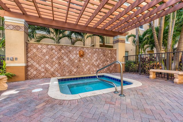 1801 N Flagler Drive 818, West Palm Beach, FL 33407