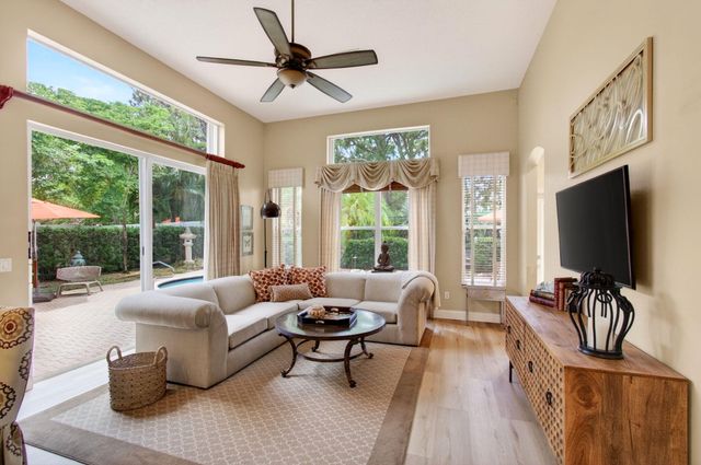 68 Lake Eden Drive, Boynton Beach, FL 33435