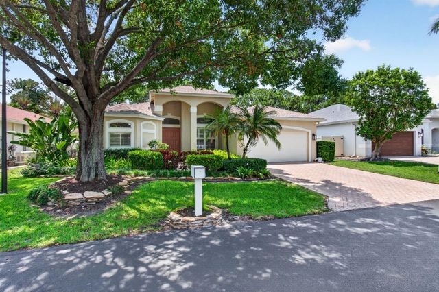 68 Lake Eden Drive, Boynton Beach, FL 33435
