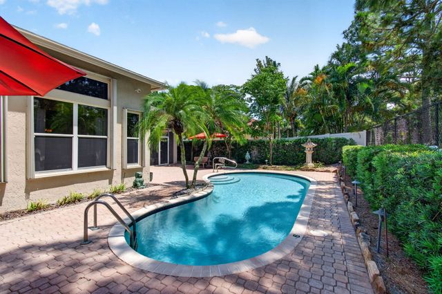 68 Lake Eden Drive, Boynton Beach, FL 33435