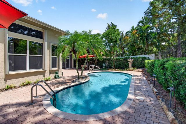 68 Lake Eden Drive, Boynton Beach, FL 33435