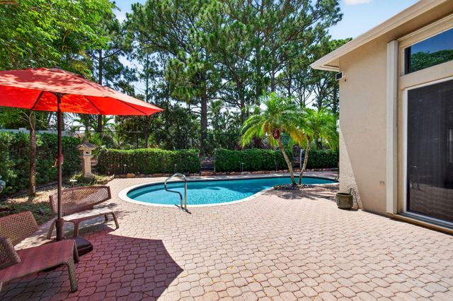 68 Lake Eden Drive, Boynton Beach, FL 33435