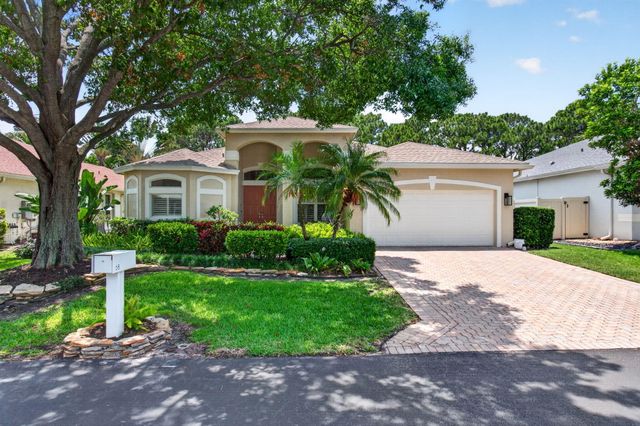 68 Lake Eden Drive, Boynton Beach, FL 33435
