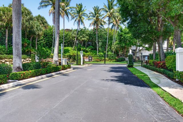 68 Lake Eden Drive, Boynton Beach, FL 33435
