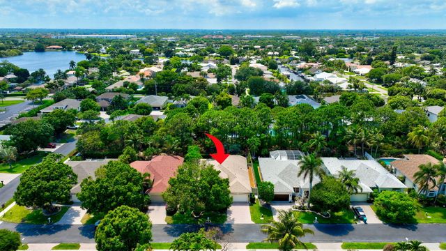 68 Lake Eden Drive, Boynton Beach, FL 33435