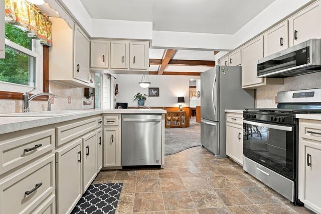 7258 Yorkshire Drive, Hudsonville, MI 49426