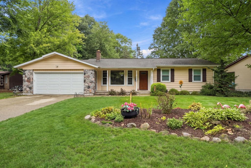 7258 Yorkshire Drive, Hudsonville, MI 49426