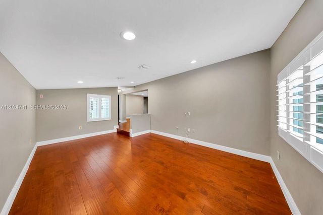 9800 SW 76th St, Miami, FL 33173