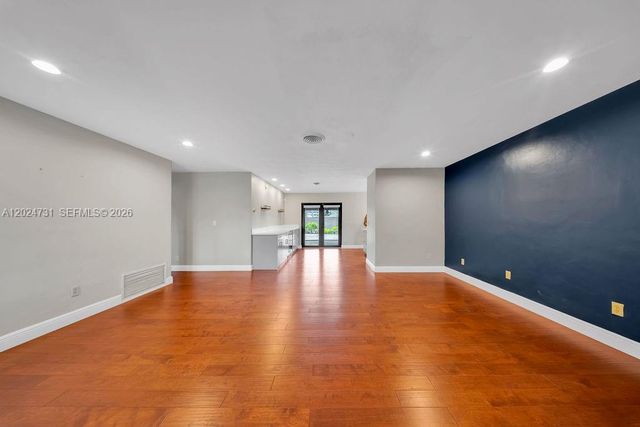 9800 SW 76th St, Miami, FL 33173