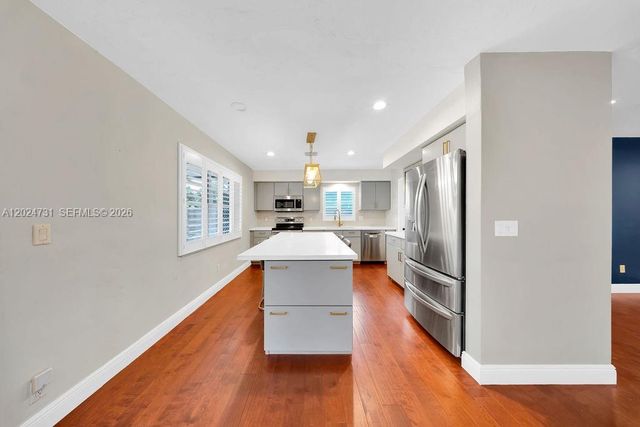 9800 SW 76th St, Miami, FL 33173