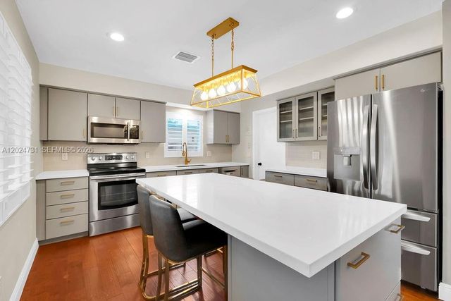 9800 SW 76th St, Miami, FL 33173
