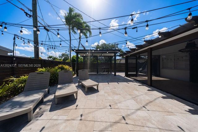 9800 SW 76th St, Miami, FL 33173
