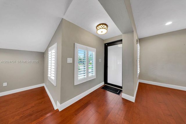 9800 SW 76th St, Miami, FL 33173