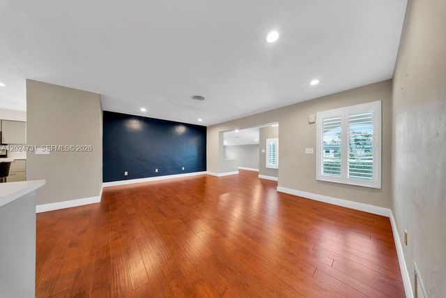 9800 SW 76th St, Miami, FL 33173