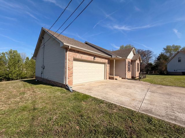 3394 Endsworth Dr, Clarksville, TN 37042
