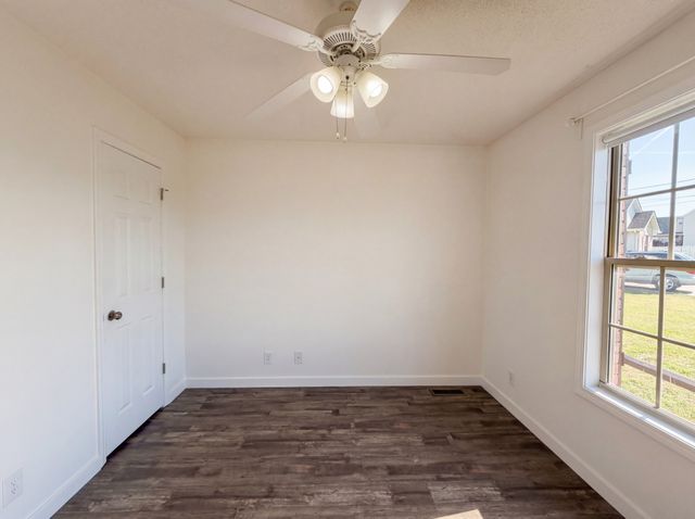 3394 Endsworth Dr, Clarksville, TN 37042