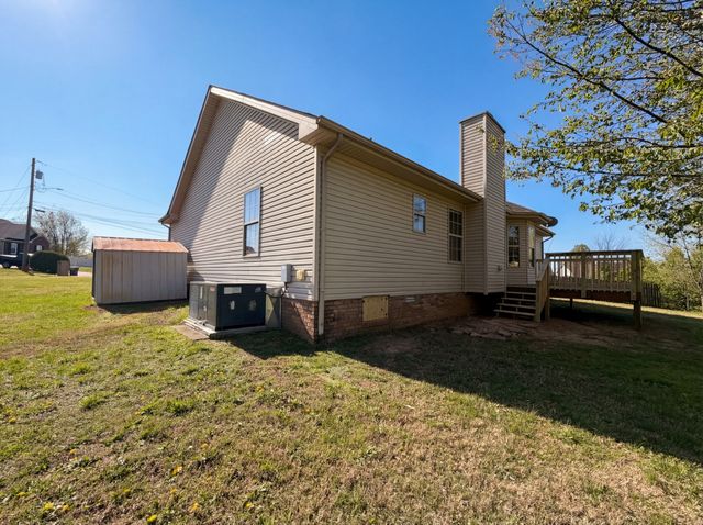 3394 Endsworth Dr, Clarksville, TN 37042